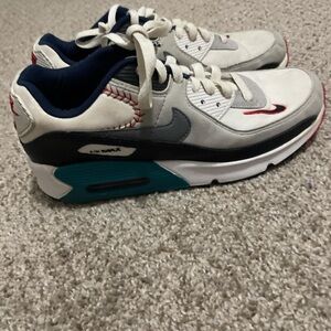 Size 6.5 air maxes